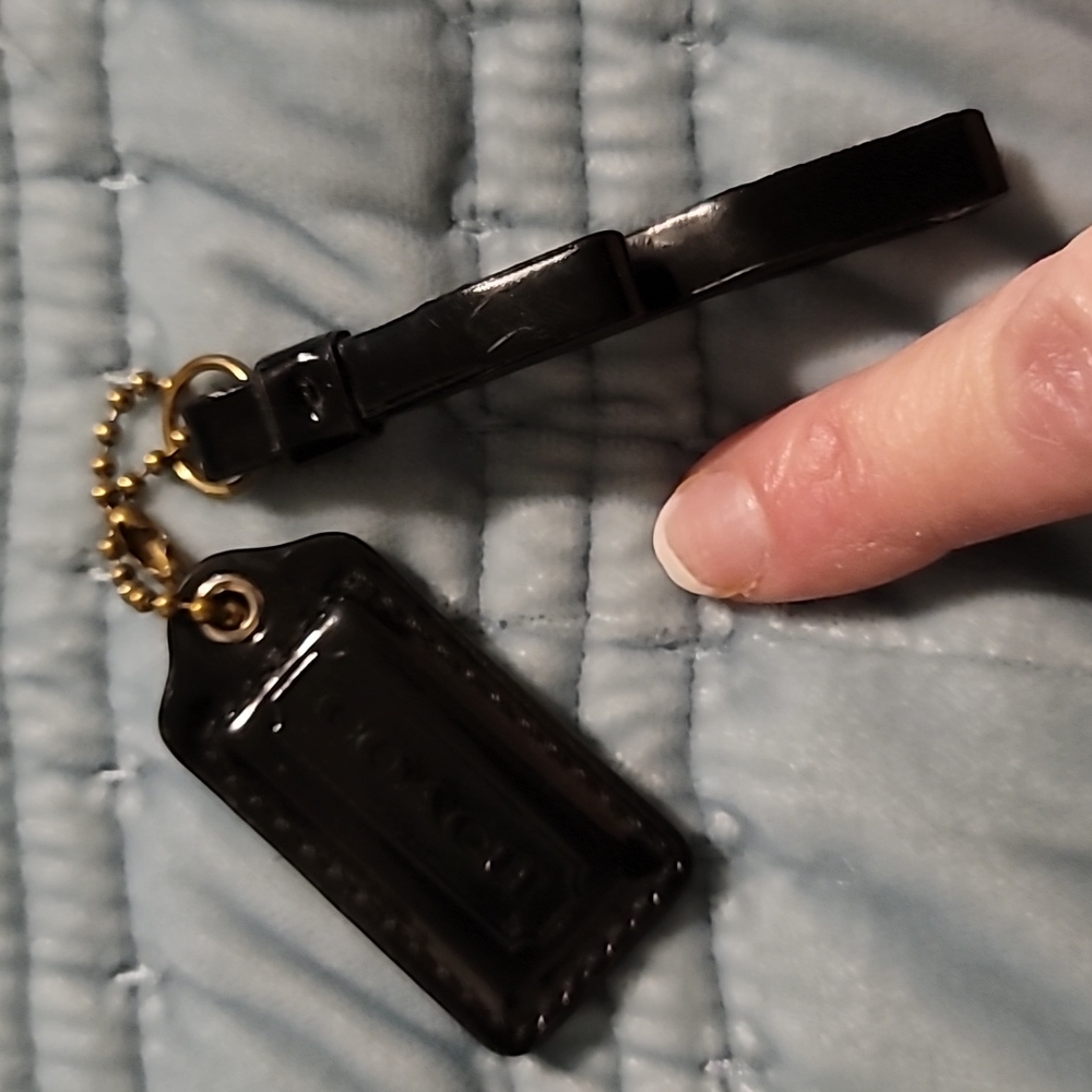 Coach hang tag